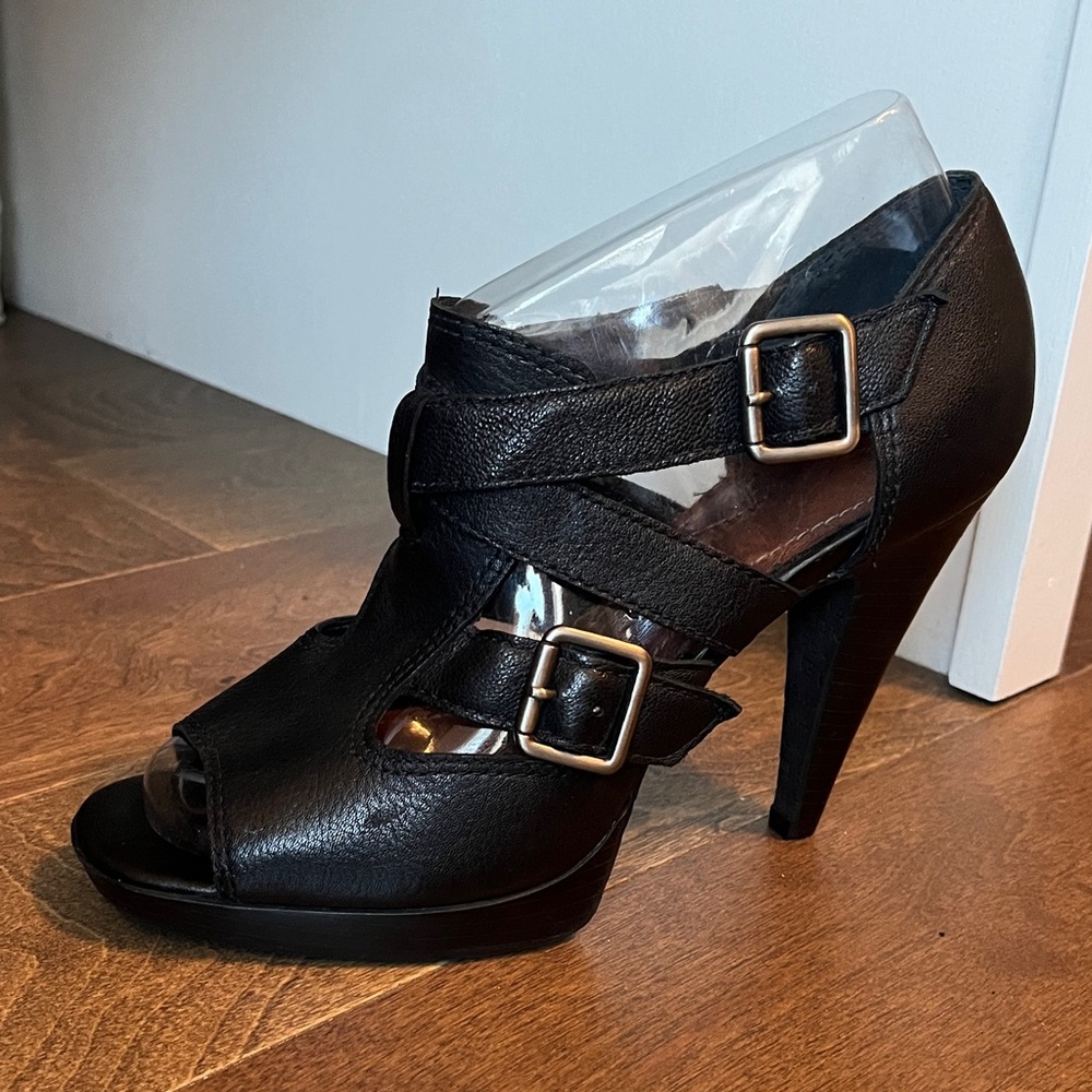 Gianni Bini Black leather Strappy Heels 8